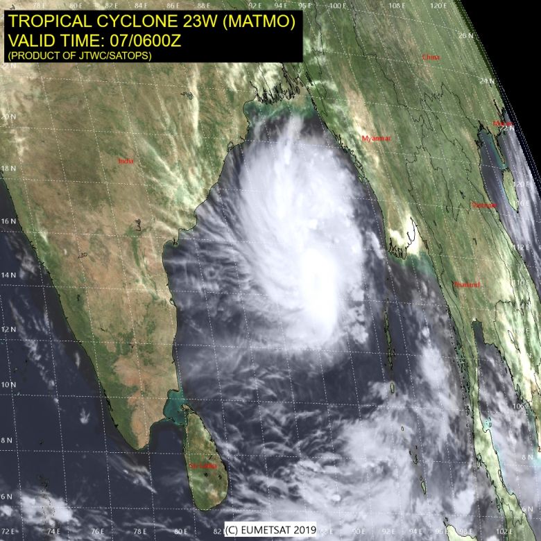 Imagem de satlite mostra o ciclone tropical Matmo sobre a baa de Bengala. A tempestade ganhou fora depois de oito dias atuando na regio. 