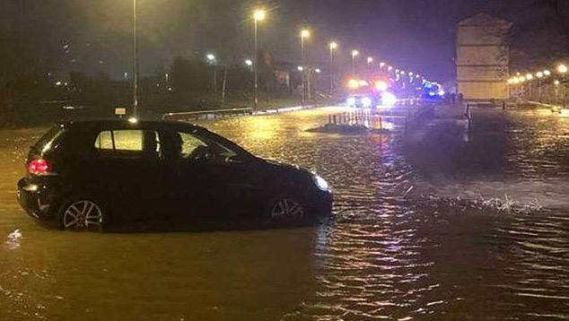 Passagem da depresso Elsa provocou inundaes em vrias cidades da Espanha durante a noite e madrugada. Crdito: Imagem da Cantbria divulgada pelo twitter @MediodiaCOPE
