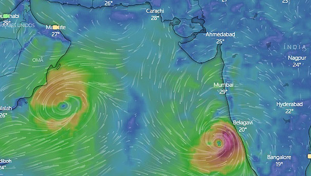 Imagem do Windy mostra os dois ciclones tropicais atuantes no mar da Arbia. Maha est na costa do sul da ndia, enquanto Kyarr atua na costa de Oman. Crdito: Windy. 