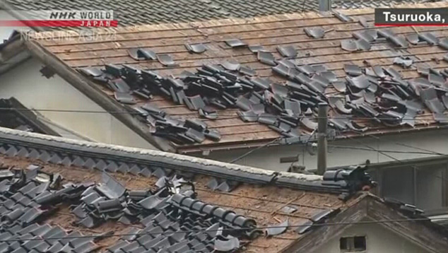 Danos causados em Tsuruoka aps forte terremoto na noite da tera-feira, dia 18. Imagem divulgada pela Rede NHK. 