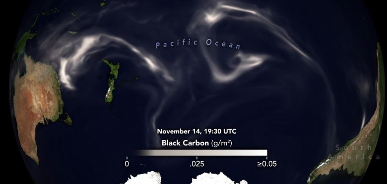 Picture gerado pelo modelo GEOS-FP mostra o caminho percorrido pela fumaa da costa da Austrlia em direo  costa da Amrica do Sul. Crdito: NASA.