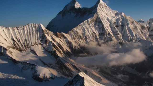 Monte Everest, no Nepal. A temporada de escalada acontece normalmente entre o final de abril e maio, quando as condies do tempo so menos severas.