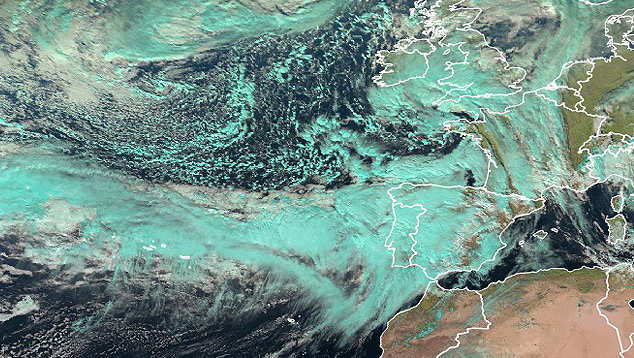 Imagem de satlite mostra a grande instabilidade de Elsa entre os Aores e a parte de continental de Portugal. Crdito: EUMETSAT