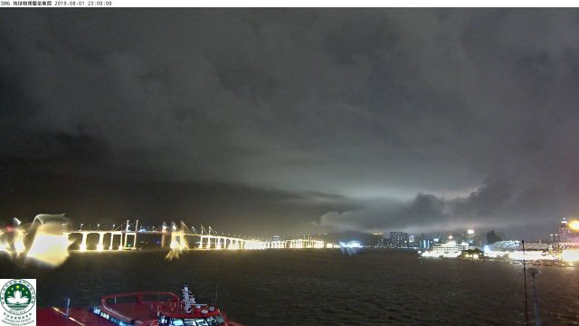 Cmera do Servio Meteorolgico e Geofsico de Macau (SMG) mostra nuvens carregadas neste dia 1 de agosto.