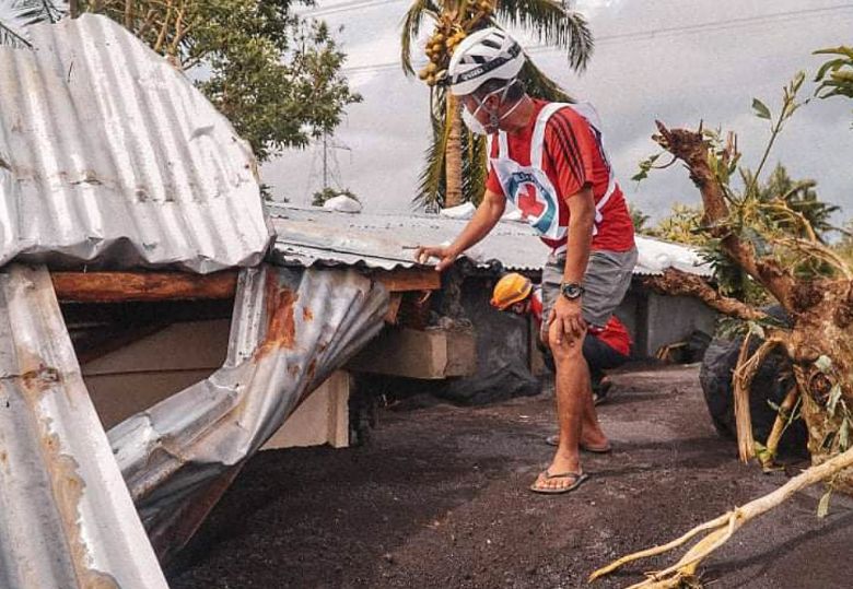 Cerca de 300 casas em Albay foram soterradas numa avalanche de lama e pedras do vulco Mayon no dia primeiro de novembro. Crdito: Divulgao Cruz Vermelha das Filipinas/Foto Martin Gabriel Buendia Rayala. 