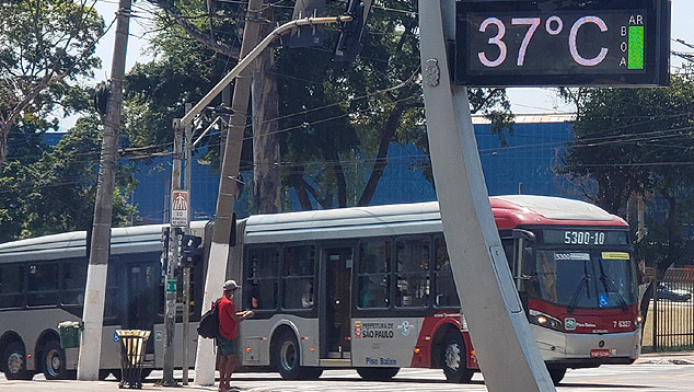 Termmetro de rua marca 37C no centro de So Paulo na tarde desta quarta-feira. A capital registrou a maior temperatura de 2020 e a segunda maior temperatura da histria. Crdito: Foto: Jorge Araujo/Fotos Pblicas.   