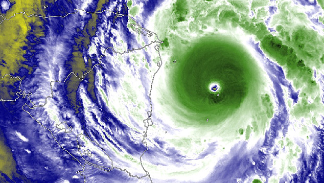 Imagem de satlite mostra o grande furaco Iota prximo da Nicargua e Honduras. Iota est na categoria 4 com ventos sustentados de 232 km/h. Crdito: NOAA.