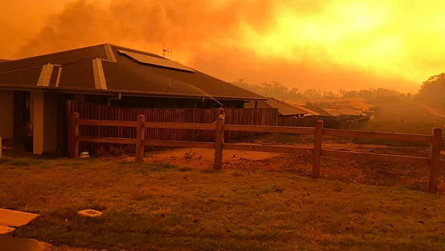 Incndio na Lindfield Park Road, regio de Port Macquarie, que foi controlado nos ltimos dias. Crdito: Imagem divulgada pelo twitter NSW Rural Fire Service. 