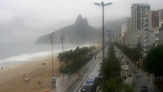 Segunda-feira chuvosa na cidade do Rio de Janeiro. Regio continua em estgio de alerta para mais chuva ao longo da semana. Crdito: Centro de Operaes Rio. 