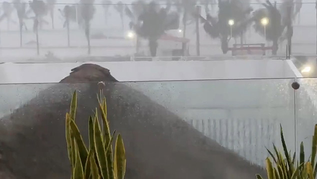 Muita chuva e ventos fortes em Cuidad del Carmen durante a noite de ontem e esta manh. Crdito: Imagem divulgada pelo twitter @JavierChip<BR>