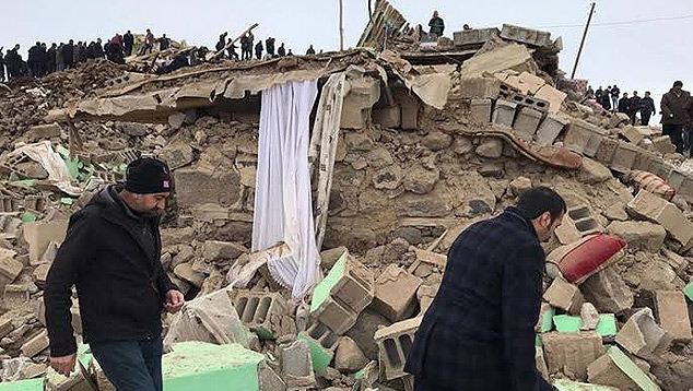 Destruio em Yedisu, no leste da Turquia aps terremoto de 5.9 no ltimo domingo. Crdito: Imagem divulgada pelo twitter