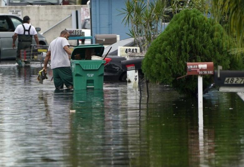 Tempestade tropical Eta provocou inundaes na Flrida pela segunda vez em menos de uma semana. Crdito: Imagem divulgada pelo twitter @CoastalNews365<BR>
