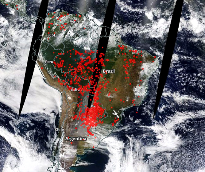 Focos de queimadas detectados pelo satlite AQUA, da NASA, durante passagens sobre a Amrica do Sul, no dia 2 de agosto de 2020. Crdito: Worldview/Nasa.