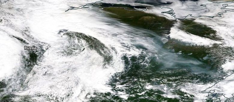 A mesma imagem de satlite mostra a grande quantidade de fumaa sobre o leste da Sibria neste 16 de julho de 2020. Crdito: Worldview/Nasa.