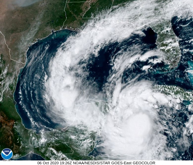 Imagem de satlite mostra o grande furaco Delta prximo  Cuba e  Pennsula de Yucatn, no Mxico, no dia 6 de outubro. As nuvens sobre a Pennsula de Yucatn ainda so resqucios da tempestade tropical Gama. Crdito: NOAA/GOES-East 