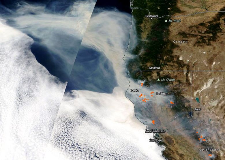 Imagem de satlite do dia 29 de setembro mostra uma extensa e densa rea de fumaa sobre o oceano Pacfico. A fumaa dos incndios florestais pode chegar ao Golfo do Alasca nos prximos dias. Crdito: Worldview/NASA. 