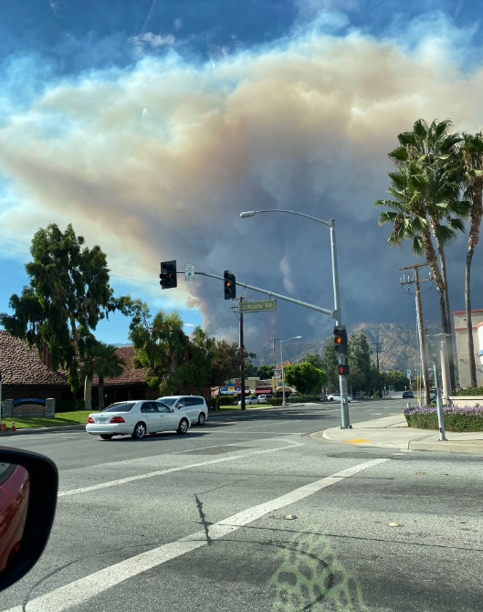 Incndios se espalham ao norte de Los Angeles. Crdito: Imagem divulgada pelo twitter @RockieShaina<BR>