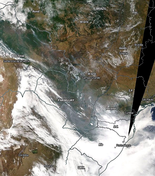 Imagem de satlite mostra nuvens de chuva sobre parte do Paraguai no dia 27 de setembro. Algumas reas de queimadas tiveram chuva. Crdito: Worldview/NASA.