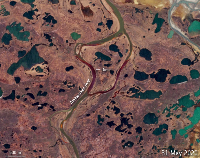 Imagem de satlite mostra o rio Ambarnaya contaminado por diesel aps acidente envolvendo a Norilsk Nickel. Inicialmente 12 quilmetros de extenso de gua e solo foram afetados. Crdito: ESA. 