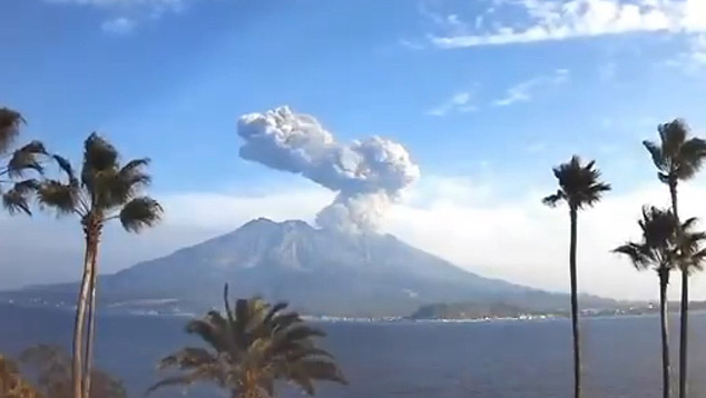 Sakurajima em erupo no dia 9 de dezembro. Crdito: Imagem reproduzida em redes sociais/AMJ.