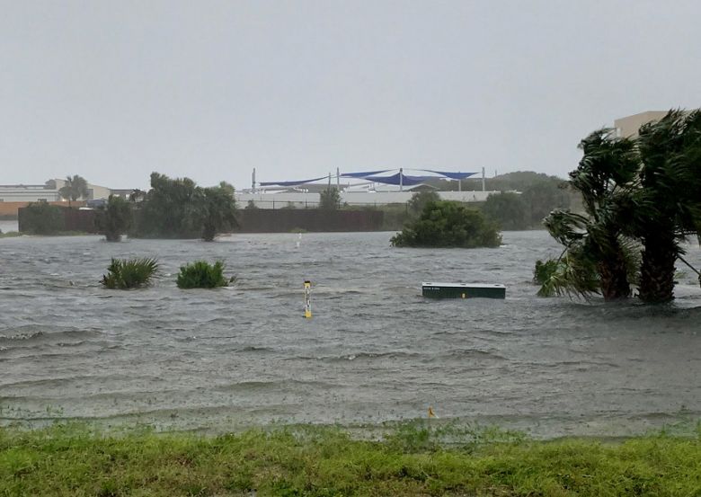 Inundao em Okaloosa Island, na Flrida Panhandle, aps chuvas torrenciais provocadas pelo furaco Sally. Crdito: Imagem divulgada pelo twitter @OCSOALERTS 