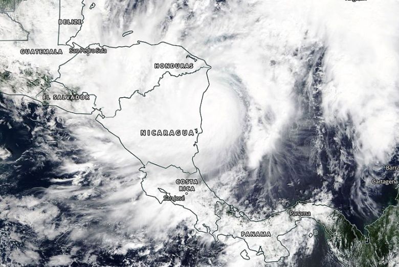 Imagem de satlite mostra o furaco Eta pouco antes de tocar o solo da Nicaragua na tarde da tera-feira. Crdito: Worldview/NASA. 