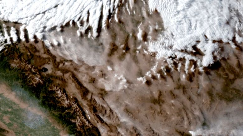 Imagens de satlite capturadas pelo GOES-17 da NOAA revelam o momento em que uma intensa tempestade de areia varre o deserto de Mojave, em Nevada, esta semana. Crdito: NOAA.