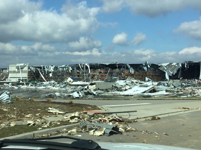 Pelo menos oito tornados provocaram danos e mortes em localidades do Tennesse e Kentucky esta semana. Um EF3 provocou srios estragos em Nashville. Crdito: NWS Nashville.   