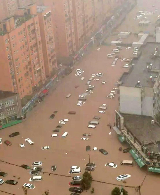A provncia de Henan, no centro-leste da China, recebeu valores extraordinrios de chuva em poucos dias, que assolaram a regio. Crdito: Imagem divulgada pelo twitter @UNFCCC 