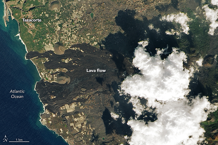Imagem adquirida pelo Landsat8 no dia 15 de dezembro do oeste de La Palma coberto pelos fluxos de lava, depois de trs meses de erupo do Cumbre Vieja. Crdito: NASA