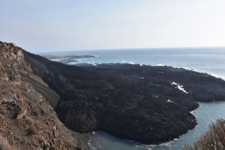 Imagem do delta crescente onde a lava do Cumbre Vieja  despejada sobre o Atlntico. A superfcie j chega a 34 hectares. Crdito: Divulgao @Durhan Volc