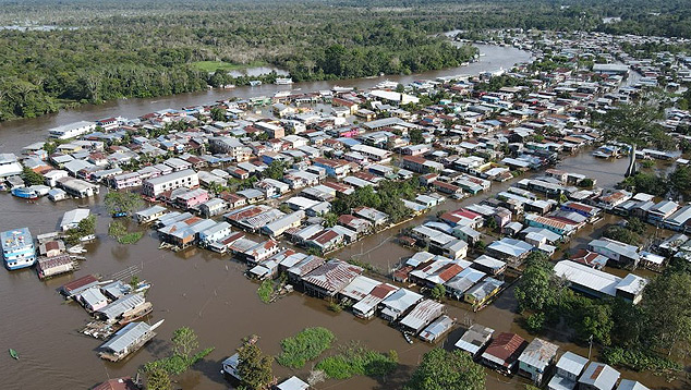 Assim como Manaus, quase todo o estado do Amazonas vem sendo atingindo pelo transbordamento dos rios. Cheia do rio Solimes em Anam, no Amazonas. Crdito: Defesa Civil do Amazonas.    