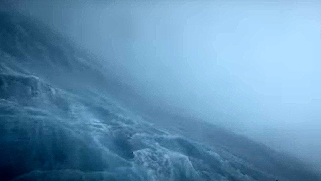 Imagem capturada durante a chegada do Saildrone na rea do furaco Sam, no oceano Atlntico.  a primeira vez que um veculo realiza esta misso pelo mar. Crdito: Saildrone/NOAA 
