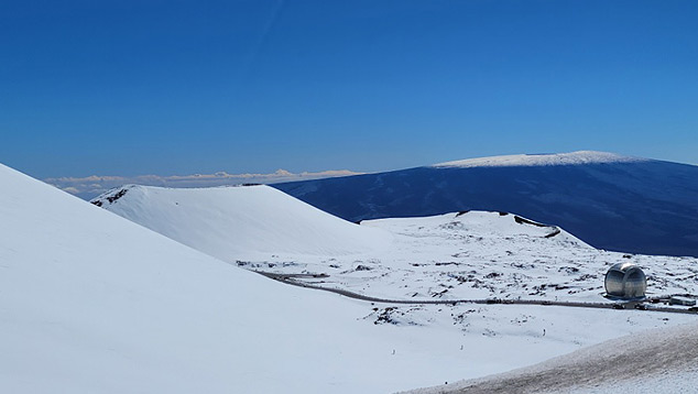 rea do cume do Mauna Kea transformada pela neve nas ltimas semanas. Crdito: Imagem divulgada pelo twitter @theWeatherboy<BR>