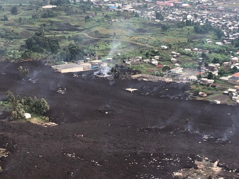 Viso parcial da destruio em Goma, aps a erupo vulcnica do monte Nyiragongo. Crdito: Imagem divulgada pelo twitter @RBernhardlCRC e @CICR fr/Cruz Vermelha  