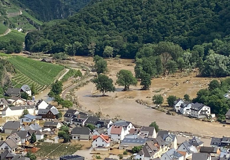 Enchente no distrito de Ahrweiler, ao sul de Colonia, na Alemanha. Crdito: Imagem divulgada pelo twitter @DavSauer