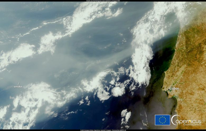Imagem de satlite mostra uma grande nuvem de fumaa chegando ao norte de Portugal esta semana. A nuvem teria vindo da Califrnia, nos EUA. Crdito: Sentinel3/Copernicus/ESA