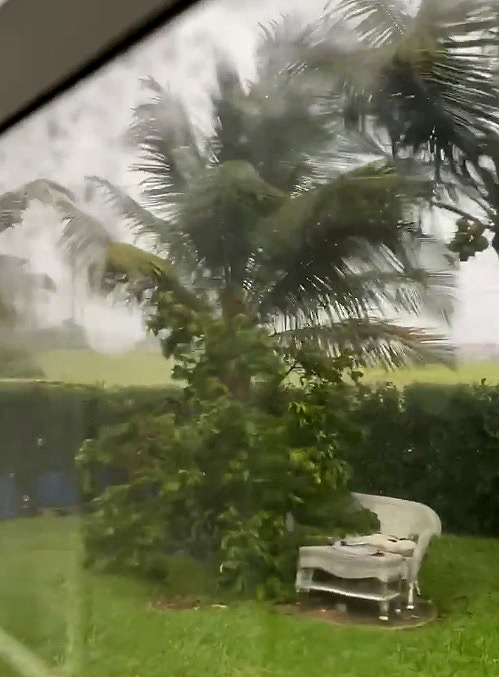 Elsa impactou Barbados com ventos prximos a 140 km/h. Crdito: Imagem de Henderson Griffith, morador em Barbados.  