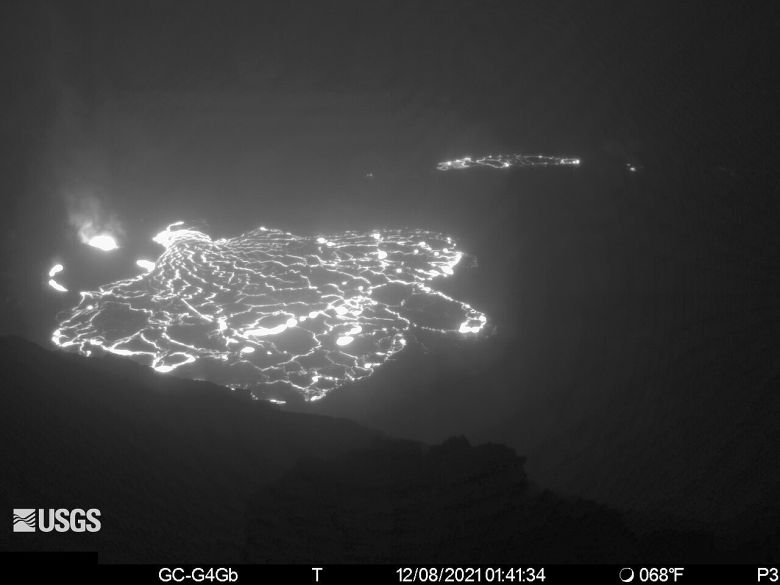 Imagem adquirida por webcam no Parque Nacional de Vulces do Hava mostra a rea de lava ativa na superfcie do lago da cratera do Kilauea no comeo desta  quarta-feira, dia 8 de dezembro. Crdito: USGS