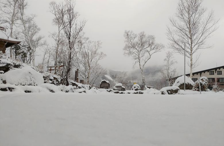 O Kumanoyu Ski Resort, no distrito de Nagano, acumulou at 20 centmetros de neve no dia 25 e pode reabrir, assim como outros resorts em Hokkaido. Crdito: Imagem divulgada pelo twitter.  