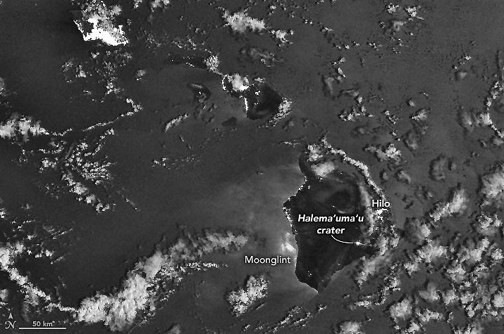 Imagem noturna do satlite Suomi NNP mostra o lago de lava crescente no Kilauea no dia 4 de janeiro. Crdito: NASA.  