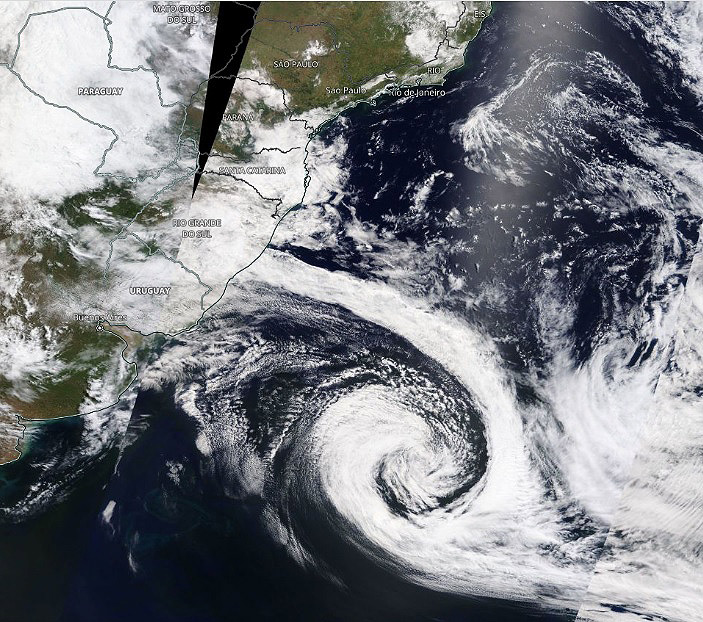 Imagem de satlite mostra a posio do ciclone extratropical sobre o Atlntico Sul do sbado, dia 6 de novembro. Crdito: Worldview/NASA