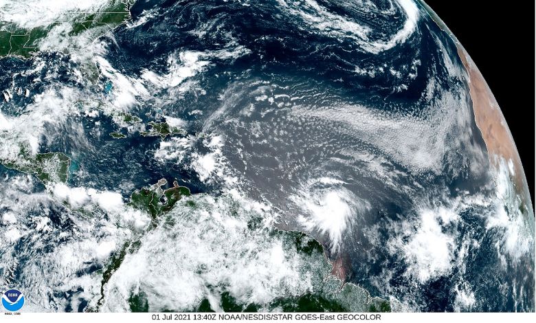 Imagem de satlite mostra a regio do Caribe nesta quinta-feira, dia 1. Elsa se encontra a cerca de 1200 quilmetros ao sudeste das ilhas do extremo sul caribenho. Crdito: GOES-EAST NOAA