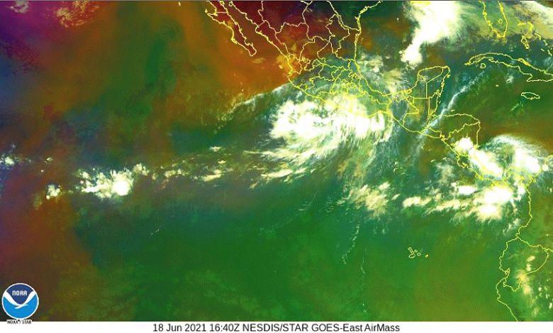 Imagem de satlite mostra a tempestade tropical Dolores j muito prxima  costa mexicana. Dolores deve tocar o solo no sbado  noite, segundo projees do NHC. Crdito: NOAA