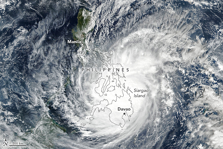 Imagem de satlite mostra todo o arquiplago das Filipinas engolido pelo super tufo Rai no dia 16 de dezembro. Crdito: NASA