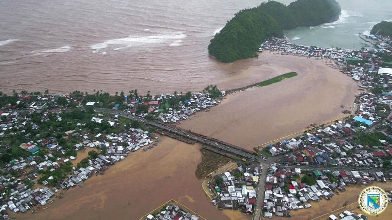 Imagem area na grande enchente em Tandang aps a passagem da tempestade tropical Dujuan no fim de semana. Crdito: Foto Governador de Surigao del Sur, Alexander Pimentel. 