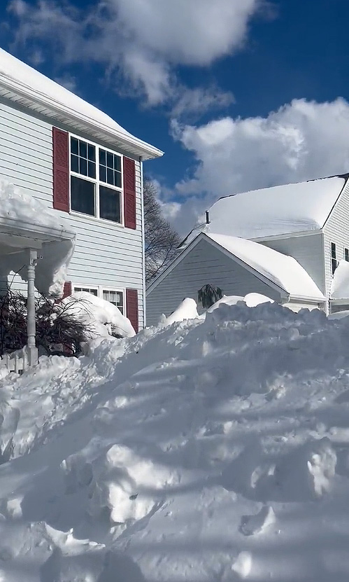 Grande quantidade de neve foi observada em diversas localidades do condado de Erie no dia 20. Crdito: Cidade de Buffalo/@weather buffalo 