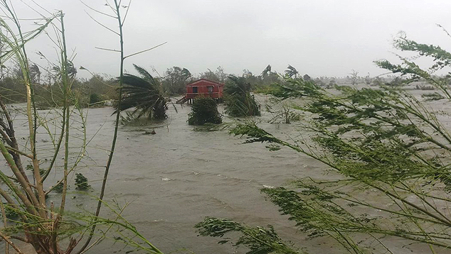 Aldeias ficaram completamente destrudas em Madagascar aps a passagem do ciclone Batsirai no fim de semana. Crdito: Divulgao pelo twitter @WFP Media