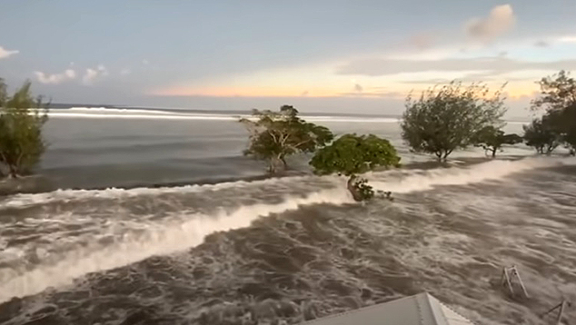 Reproduo tsunami chegando em Tonga aps violenta erupo do vulco submarino Hunga Tonga-Hunga Haapai. Crdito: Divulgao Redes Sociais 