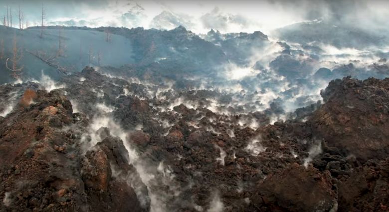Nuvens se formam sobre fluxos de lava solidificados em La Palma. Crdito: Reproduo, vdeo divulgado por INVOLCAN. 